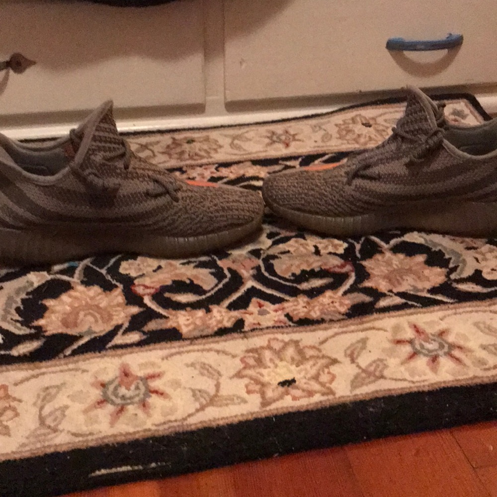 Yeezy beluga V2